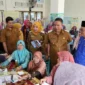 Wakil Wali Kota Pariaman, Mulyadi meluncurkan Gerakan Posyandu Aktif di Desa Kampung Apar, Kecamatan Pariaman Selatan, Selasa (8/7/2025). (Foto: Kominfo Pariaman)