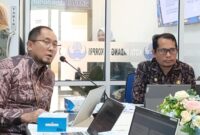 Kabag Perekonomian dan SDA Setdako Padang, Indra Noveri saat menggelar pertemuan dengan sejumlah perbankan di Balai Kota Padang, Kamis (3/7/2025). (Foto: Diskominfo Padang)