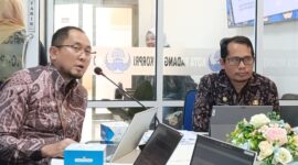Kabag Perekonomian dan SDA Setdako Padang, Indra Noveri saat menggelar pertemuan dengan sejumlah perbankan di Balai Kota Padang, Kamis (3/7/2025). (Foto: Diskominfo Padang)