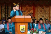 Menbud RI, Fadli Zon membuka Festival Pesona Budaya Hoyak Tabuik 2025 di kawasan Pantai Gandoriah, Kota Pariaman, Minggu (6/7/2025). (Foto: Kominfo Pariaman)
