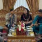 Bupati Dharmasraya Annisa Suci Ramadhani berdiskusi dengan Menteri Kebudayaan RI, Fadli Zon, Minggu (7/7/2025). (Foto: Pemkab Dharmasraya)