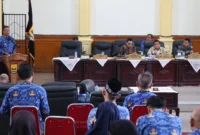 Wawako Pariaman, Mulyadi menyampaikan tanggapannya terhadap pandangan akhir fraksi-fraksi DPRD Pariaman mengenai rancangan KUA dan PPAS APBD Pariaman 2025 di Ruang Rapat Utama DPRD Pariaman, Kamis (17/7/2025). (Foto: Kominfo Pariaman)