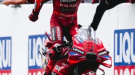 Marc Marquez melakukan selebrasi Aura Farming usai menangi MotoGP Jerman 2025, Minggu (13/7/2025). (Foto: IG @marcmarquez93)