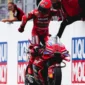 Marc Marquez melakukan selebrasi Aura Farming usai menangi MotoGP Jerman 2025, Minggu (13/7/2025). (Foto: IG @marcmarquez93)