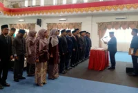 Bupati Pasbar, Yulianto melantik 20 pejabat di lingkungan Pemkab Pasbar di Aula Kantor Bupati, Senin (21/7/2025). (Foto: Diskominfo Pasbar)