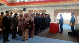 Bupati Pasbar, Yulianto melantik 20 pejabat di lingkungan Pemkab Pasbar di Aula Kantor Bupati, Senin (21/7/2025). (Foto: Diskominfo Pasbar)