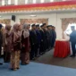 Bupati Pasbar, Yulianto melantik 20 pejabat di lingkungan Pemkab Pasbar di Aula Kantor Bupati, Senin (21/7/2025). (Foto: Diskominfo Pasbar)