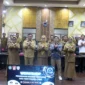 Plh Sekdako Padang Corri Saidan membuka Workshop Penanganan Insiden Siber DDoS Bagi Agen Padang-CSIRT di Ruang Abu Bakar Ja'ar Balai Kota Padang, Aie Pacah, Selasa (8/7/2025). (Foto: Diskominfo Padang)