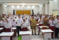 Wakil Wali Kota Padang, Maigus Nasir meninjau SRMP 4 Padang di BBPPKS, Senin (14/7/2025). (Foto: Diskominfo Padang)
