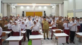 Wakil Wali Kota Padang, Maigus Nasir meninjau SRMP 4 Padang di BBPPKS, Senin (14/7/2025). (Foto: Diskominfo Padang)