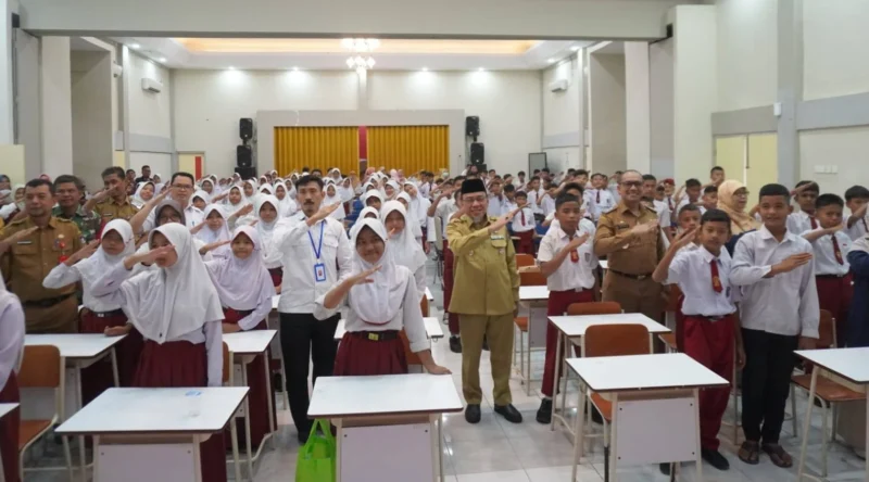 Wakil Wali Kota Padang, Maigus Nasir meninjau SRMP 4 Padang di BBPPKS, Senin (14/7/2025). (Foto: Diskominfo Padang)