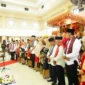 Bupati Tanah Datar Eka Putra mengukuhkan pengurus IKTS Jabodetabek periode 2025–2030 di Gedung DPD LVRI, Jakarta Timur, Sabtu (19/7/2025). (Foto: Prokopim Tanah Datar)