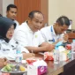 Wabup Dharmasraya, Leli Arni, menerima kunjungan Wabup Kabupaten Bungo, Tri Wahyu Hidayat beserta rombongan di Aula Kantor Bupati Dharmasraya, Pulau Punjung, Rabu (16/7/2025). (Foto: Pemkab Dharmasraya)