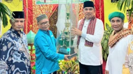 Camat Lubeg Nofiandi Amir membuka Pekan Muharram Tahun 1447 H di Surau Koto Panjang Kelurahan Batuang Taba Nan XX, Jumat (18/7/2025). (Foto: Ist)