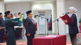 Bupati Dharmasraya, Annisa Suci Ramadhani melantik Jasman sebagai Pj Sekda di Auditorium Dharmasraya, Pulau Punjung, Jumat (18/7/2025). (Foto: Pemkab Dharmasraya)