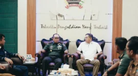 Bupati Solsel Khairunas bersama Danrem 032/Wirabraja dalam kegiatan ekspos TMMD, Selasa (15/7/2025). (Foto: Humas Pemkab Solsel)