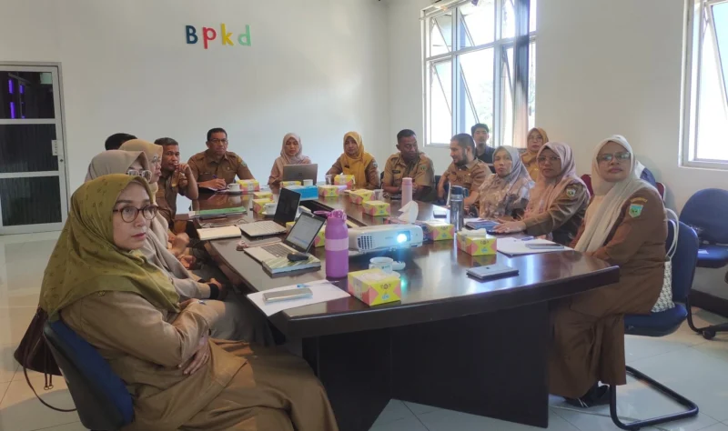 Pemko Panjang menggelar rakor bersama BBPOM Padang rangka persiapan penilaian Kota Aman Pangan pada Oktober 2025, Selasa (22/7/2025). (Foto: Kominfo Padang Panjang)