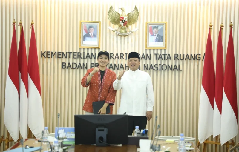 Bupati Dharmasraya Annisa Suci Ramadhani bersama Ketua Satgas Reforma Agraria Nasional Nusron Wahid. (Foto: Pemkab Dharmasraya)