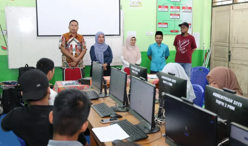 Wawako Pariaman meninjau tes TPA Logika yang digelar UNAS PASIM Bandung, Minggu (20/7/2025). (Foto: Kominfo Pariaman)