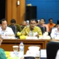 Kepala Bappeda Pariaman, Adi Junaidi memaparkan program unggulan Satu Rumah Satu Industri Rumah Tangga pada acara Sarasehan Ekonomi Sumbar 2025 di Aula Anggun Nan Tongga Kantor Perwakilan BI Provinsi Sumbar, Kamis (24/7/2025). (Foto: Kominfo Pariaman)