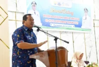 Wali Kota Pariaman Yota Balad meresmikan program Sekolah Lansia Tangguh Tahun 2025 yang digagas DP3AKB Kota Pariaman, Jumat (25/7/2025). (Foto: Kominfo Pariaman) 