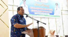Wali Kota Pariaman Yota Balad meresmikan program Sekolah Lansia Tangguh Tahun 2025 yang digagas DP3AKB Kota Pariaman, Jumat (25/7/2025). (Foto: Kominfo Pariaman) 