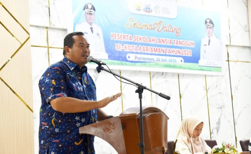Wali Kota Pariaman Yota Balad meresmikan program Sekolah Lansia Tangguh Tahun 2025 yang digagas DP3AKB Kota Pariaman, Jumat (25/7/2025). (Foto: Kominfo Pariaman) 