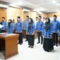 Bupati Tanah Datar Eka Putra mengambil sumpah dan janji 12 PPPK formasi tahun anggaran 2024 di Aula Eksekutif Kantor Bupati Tanah Datar, Selasa (29/7/2025). (Foto: Prokopim Tanah Datar)