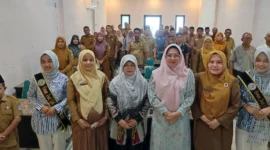 Ketua P2TP2A Pasbar, Ny. Sifrowati Yulianto membuka pelatihan manajemen kasus kekerasan terhadap anak, TPPO, ABH dan pencegahan perkawinan anak di Aula Hotel Guchi, Selasa (29/7/2025). (Foto: Diskominfo Pasbar)