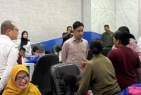 Wapres Gibran menyaksikan trauma healing Dinsos Padang bagi jemaat GKSI terdampak insiden di Padang Sarai. (Foto: FB Diskominfo Padang) 
