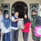 Satgas TMMD ke-125 menebar benih ikan nila di Sungai Kambut, Dharmasraya, Rabu (30/7/2025). (Foto: Pemkab Dharmasraya)