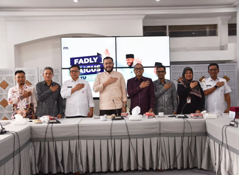 Wali Kota Padang Fadly Amran menerima kunjungan KPU Padang di Gedung Putih Rumah Dinas Wali Kota, Rabu (16/7/2025). (Foto: Prokopim Padang)