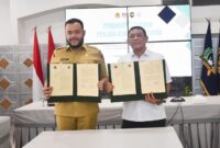 Wali Kota Padang Fadly Amran dan Kepala Kantor Wilayah Ditjen PAS Sumbar Kundrat Kasmiri usai penandatanganan kerjasama di Gedung Putih Rumah Dinas Wali Kota Padang, Selasa (29/7/2025). (Foto: Prokopim Padang)