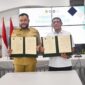 Wali Kota Padang Fadly Amran dan Kepala Kantor Wilayah Ditjen PAS Sumbar Kundrat Kasmiri usai penandatanganan kerjasama di Gedung Putih Rumah Dinas Wali Kota Padang, Selasa (29/7/2025). (Foto: Prokopim Padang)