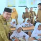 Wawako Padang, Maigus Nasir membuka program MBG di SDN 28 Air Tawar Timur, Senin (14/7/2025). (Foto: Prokopim Padang)
