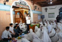 Wali Kota Padang Fadly Amran menghadiri pengajian akbar yang diselenggarakan MTI Kecamatan Koto Tangah, di Masjid Tarbiyatul ‘Ulum, Kelurahan Pasia Nan Tigo, Kecamatan Koto Tangah, Minggu (13/7/2025). (Foto: Prokopim Padang)