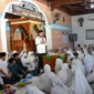 Wali Kota Padang Fadly Amran menghadiri pengajian akbar yang diselenggarakan MTI Kecamatan Koto Tangah, di Masjid Tarbiyatul ‘Ulum, Kelurahan Pasia Nan Tigo, Kecamatan Koto Tangah, Minggu (13/7/2025). (Foto: Prokopim Padang)