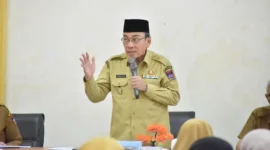 Wakil Wali Kota Padang Maigus Nasir saat pertemuan bersama para penyuluh pertanian dan perikanan se-Kota Padang di BBI Bungus, Senin (28/7/2025). (Foto: Prokopim Padang)