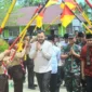Suasana penyambutan Wali Kota Padang, Fadly Amran dan rombongan dalam rangka peresmian gedung belajar dan toilet baru di MTsN 5 Padang, Rabu (16/7/2025). (Foto: Prokopim Padang)