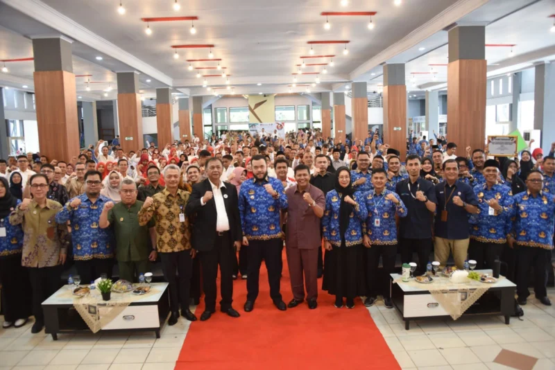 Wali Kota Padang Fadly Amran secara resmi meluncurkan Koperasi Kelurahan Merah Putih pada Peringatan Harkopnas ke-78 Tingkat Kota Padang, di Gedung Bagindo Aziz Chan Youth Center, Kamis (17/7/2025).