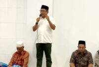 Bupati Padang Pariaman Jon Kenedy Azis (JKA) memberikan sambutan saat kegiatan Darling di Masjid Istiqomah, Pasar Aur Malintang, Rabu (30/7/2025). (Foto: Kominfo Padang Pariaman)