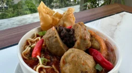 Whiz Prime Hotel menghadirkan Bakso Begadang yang siap memberikan pengalaman kuliner berbeda dari biasanya. (Foto: Ist)