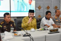 Wali Kota Padang Fadly Amran bersama unsur Forkopimda menghadiri secara virtual peluncuran Kelembagaan Koperasi Desa/Kelurahan Merah Putih oleh Presiden Prabowo Subianto, Senin (21/7/2025). (Foto: Prokopim Padang)