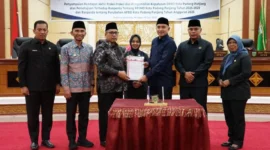DPRD Padang Panjang mengesahkan Ranperda tentang RPJMD 2025–2029 dan Ranperda tentang Perubahan APBD 2025 dalam Rapat Paripurna Minggu (6/7/2025). (Foto: Kominfo Padang Panjang)