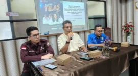 Kepala Dispora Padang Afriadi rapat persiapan Lomba Napak Tilas Bagindo Aziz Chan di Aula Dispora, Rabu (9/7/2025). (Foto: Diskominfo Padang)