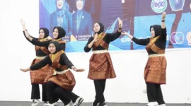 Penampilan salah satu grup pada Lomba Senam Kreasi Piala Bupati Tanah Datar 2025, Jumat (11/7/2025). (Foto: Prokopim Tanah Datar)