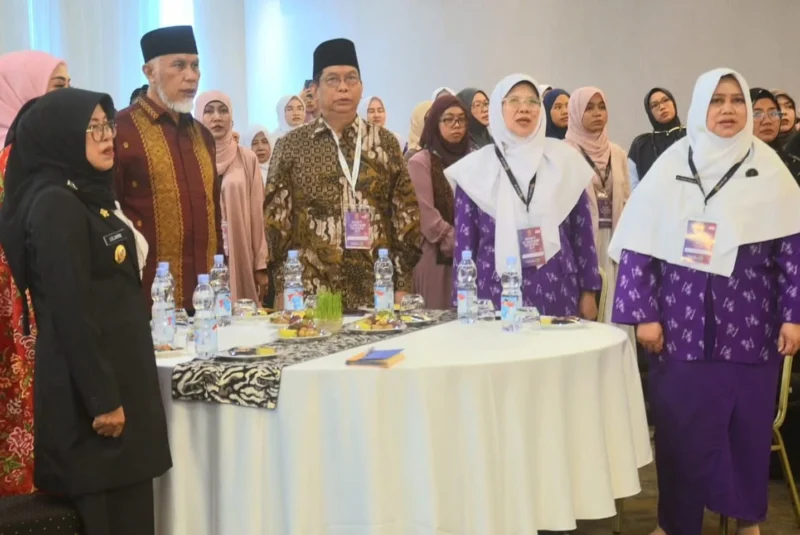 Ketua GOW Padang Ny. Sri Hayati Maigus Nasir menghadiri International Women Leadership Training 2025 di The ZHM Premiere Hotel Padang, Sabtu (12/7/2025). (Foto: Prokopim Padang)