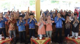 Wakil Wali Kota Padang Panjang, Allex Saputra membuka Retret Assessment kader Posyandu Puskesmas Koto Katik di Mifan, Kamis (17/7/2025). (Foto: Kominfo Padang Panjang)