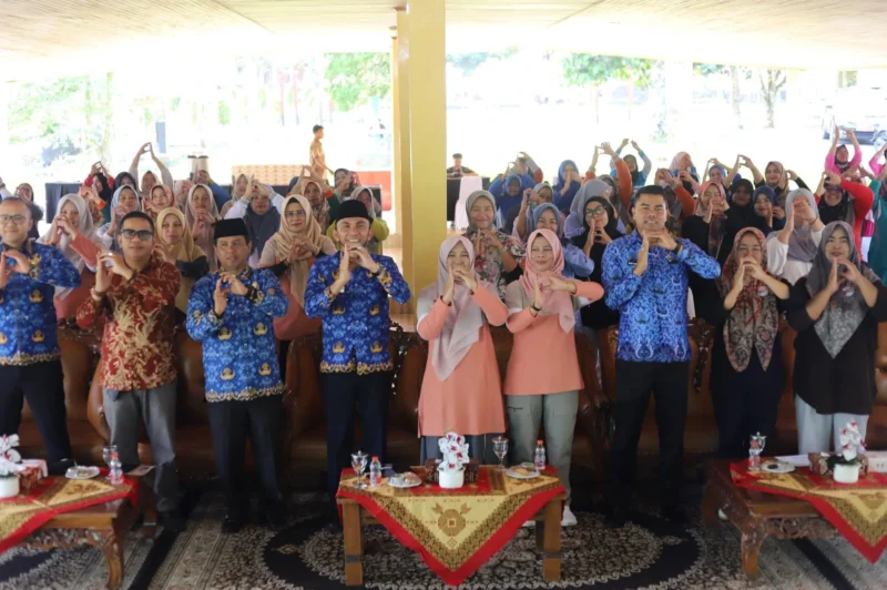 Wakil Wali Kota Padang Panjang, Allex Saputra membuka Retret Assessment kader Posyandu Puskesmas Koto Katik di Mifan, Kamis (17/7/2025). (Foto: Kominfo Padang Panjang)