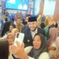Wali Kota Padang Fadly Amran bersama TKSK dan PSM saat Bimtek di Bagindo Aziz Chan Youth Center, Selasa (1/7/2025). (Foto: Prokopim Padang)